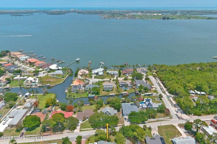 Canal front! leads to Banana River