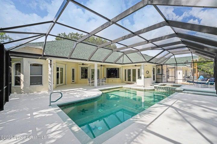 Large Pool w/ Newer Enclosure