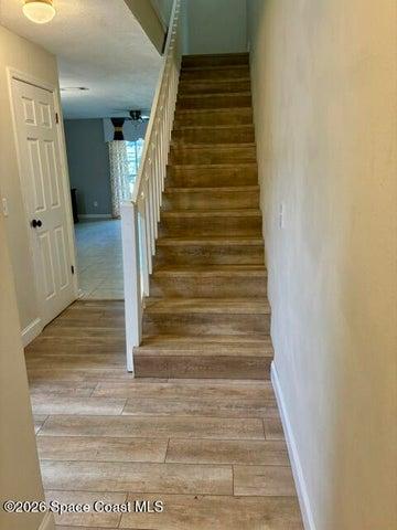 upstairs to 2 bedrooms