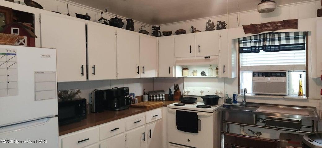 196 Canal Avenue, Oak Hill, FL, 32759 photo 2