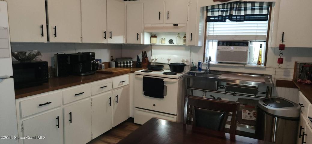 196 Canal Avenue, Oak Hill, FL, 32759 photo 5