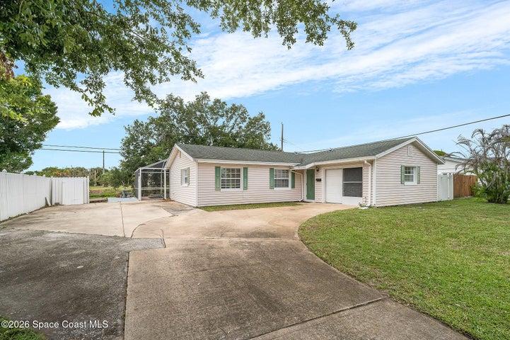 586 Louvre Drive, Melbourne, FL, 32935 photo 4