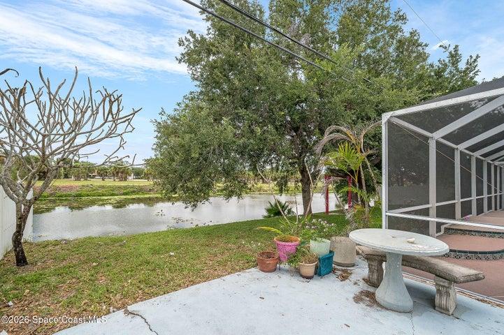 586 Louvre Drive, Melbourne, FL, 32935 photo 5
