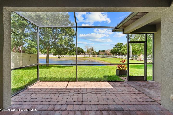 Extra large screened patio
