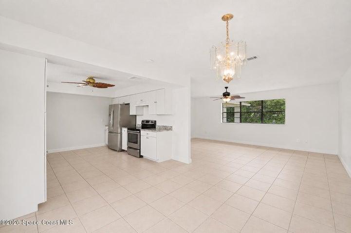 Open Concept with Lots of Natural Light - Bright and Airy Atmosphere