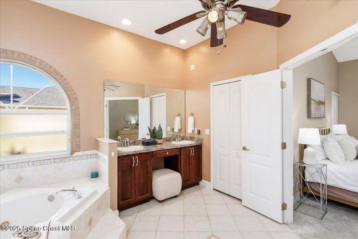 Primary bath ,dual sinks