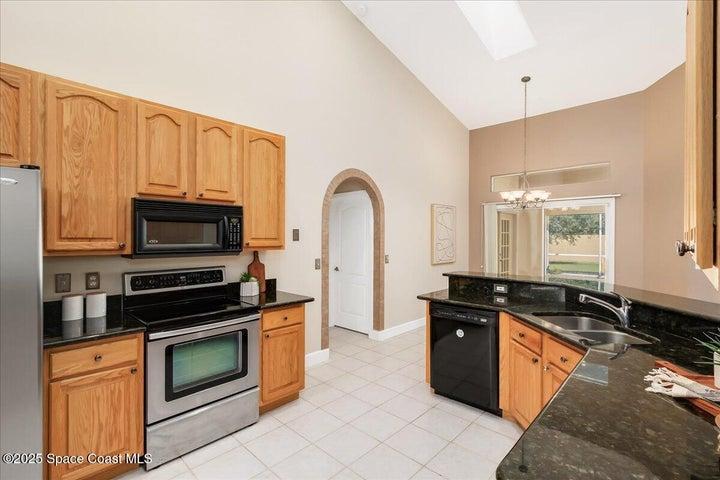 Kichen features granite counters