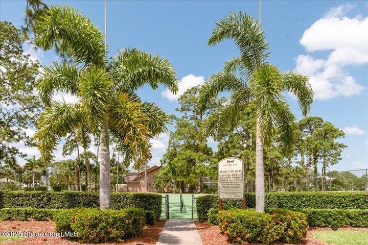 Amenities include tennis courts