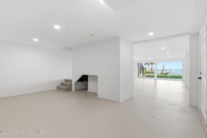 Bonus area downstairs - Home gym, Movie theater, 4th bedroom?