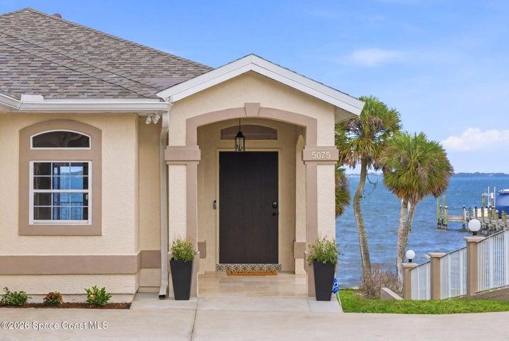 Stunning Custom Riverfront Beauty!