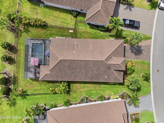 Bird’s-eye perspective highlighting the property’s lot and surroundings