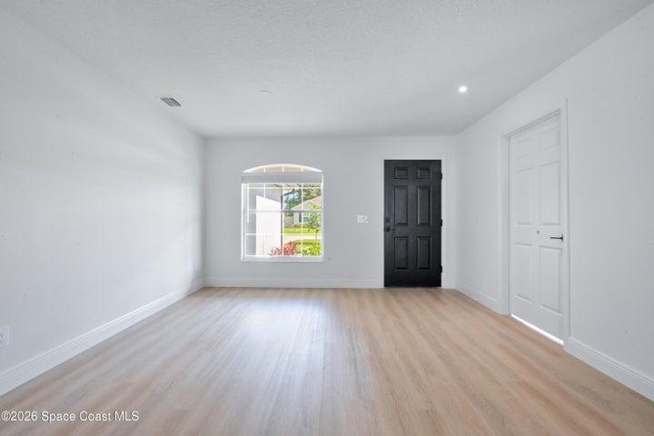 Dining Room & Foyer