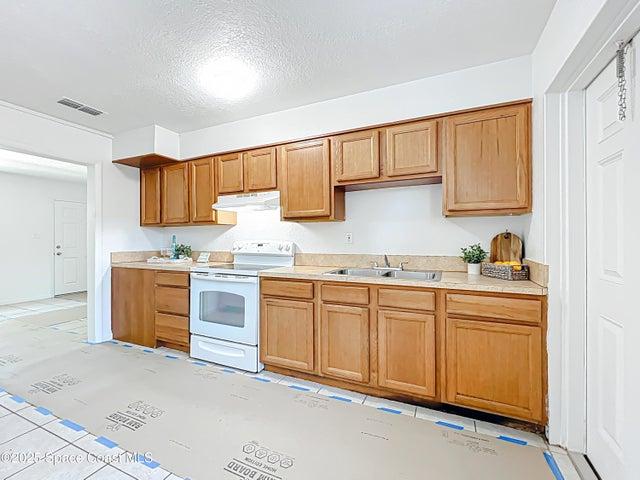 335 N Brevard Avenue, Cocoa Beach, FL, 32931 photo 6