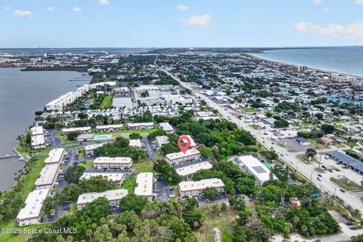 Just blocks away from the beach. Near shopping, dining and grocery store.
