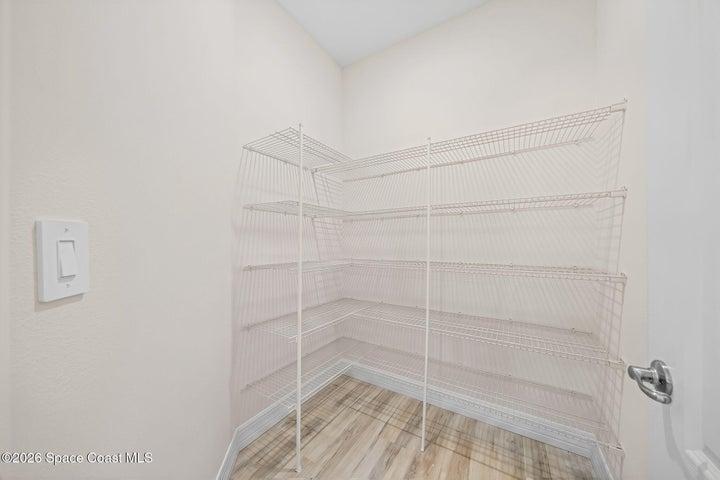 Walk in pantry