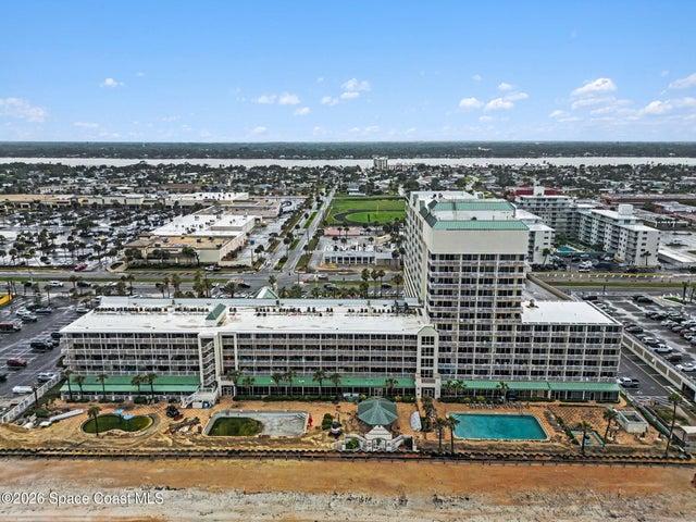 veiw of entire property from back