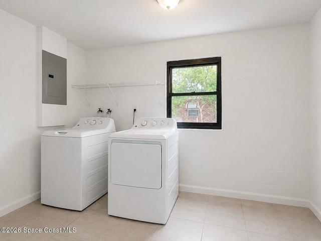 Laundry Room: Virtually Decluttered