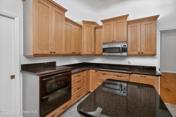 Induction Cooktop, Convection Oven, 2nd Oven, Moveable center Island