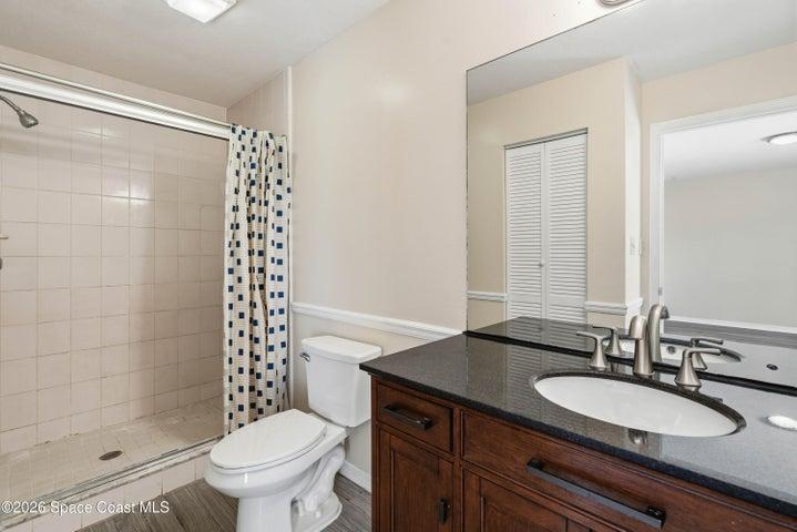 Upstairs rear bathroom