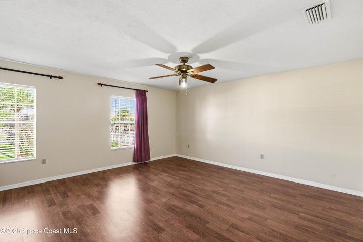 Upstairs front bedroom