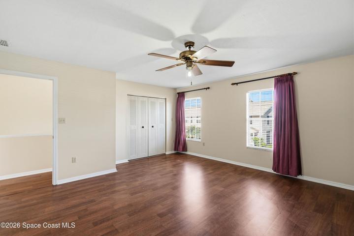 Upstairs front bedroom