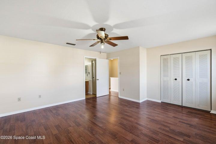 Upstairs front bedroom