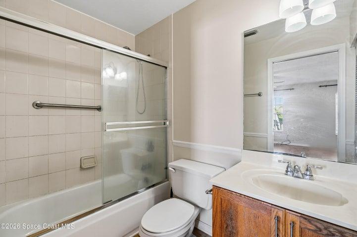 Upstairs front bathroom