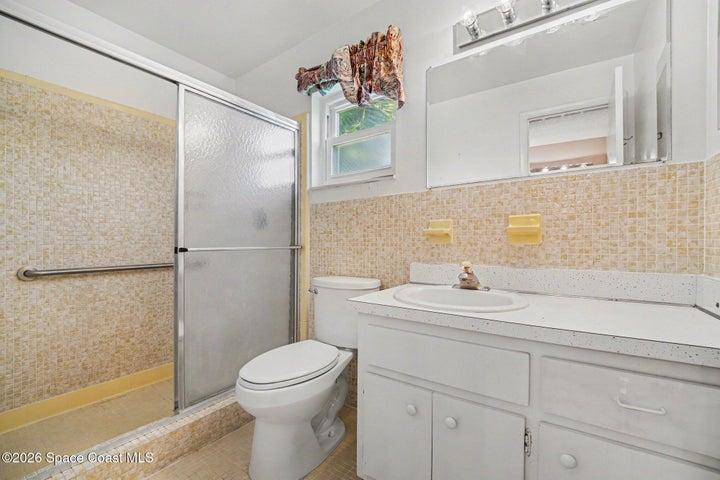 Owners bathroom