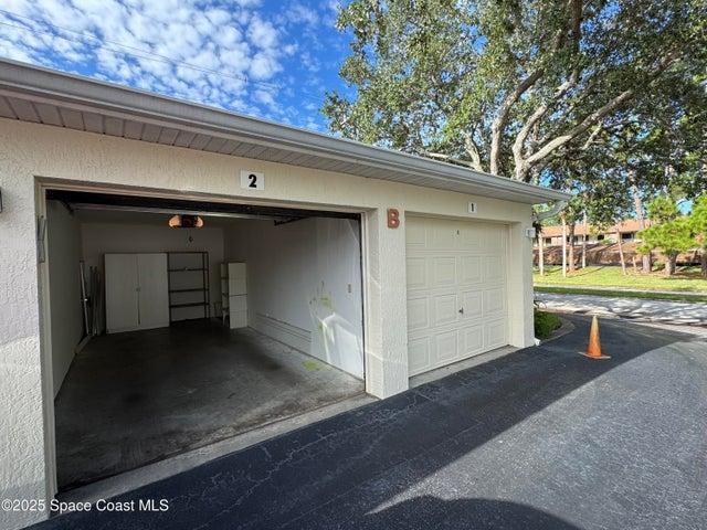Detached garage