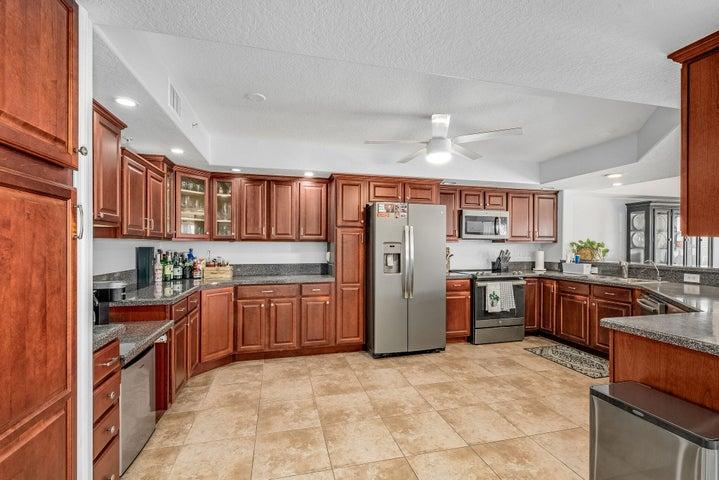 551 Casa Bella Drive 206, Cape Canaveral, FL, 32920 photo 6