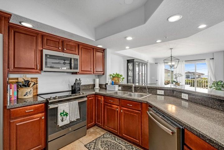 551 Casa Bella Drive 206, Cape Canaveral, FL, 32920 photo 9
