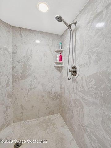 Primary Bathroom w/Walk-in Shower