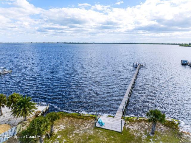 PRIVATE DOCK WITH 2 LIFTS ON INDIAN RIVER