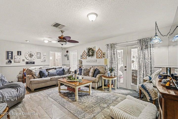 2nd loving room/family room off kitchen other side