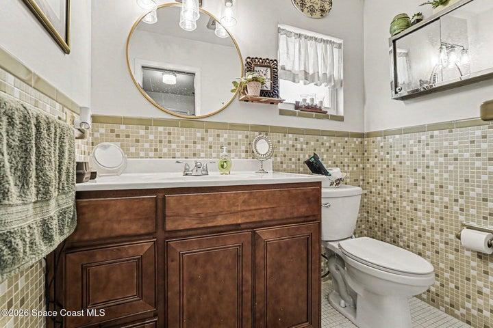 1/2 Bath off office
