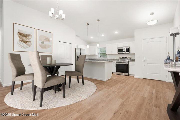 Kitchen /Dining