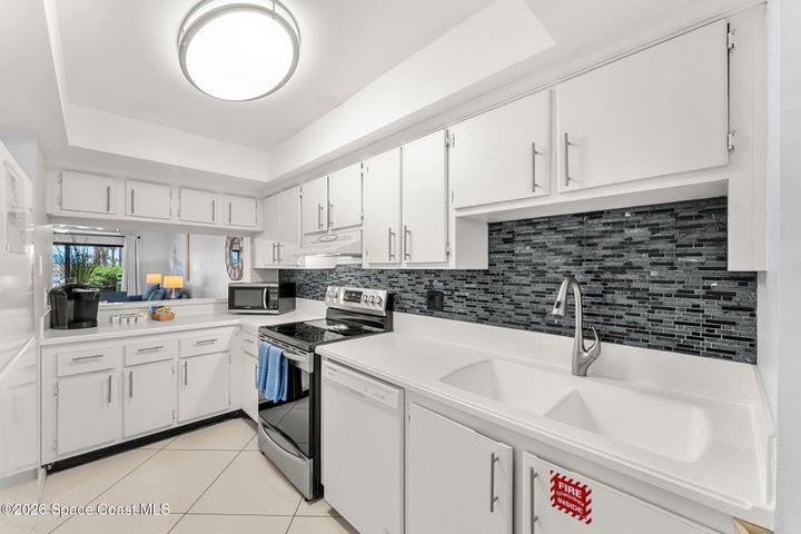 7520 Ridgewood Avenue 104, Cape Canaveral, FL, 32920 photo 14