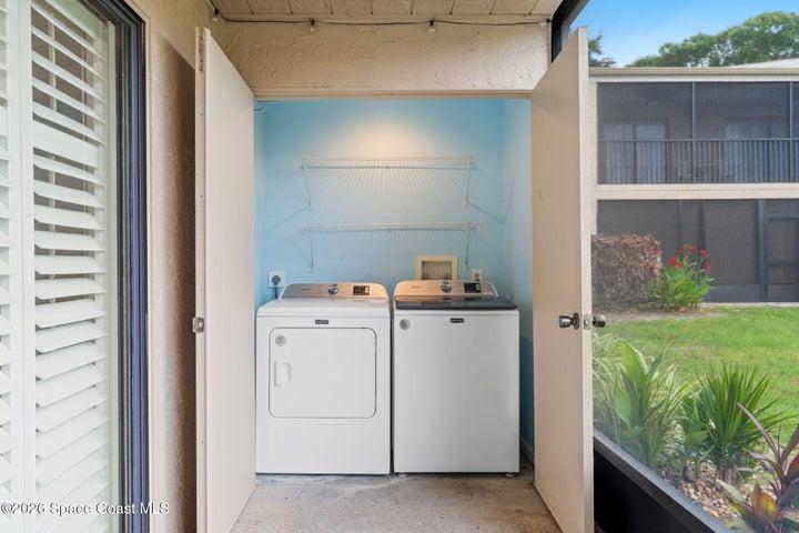 Washer and dryer closet