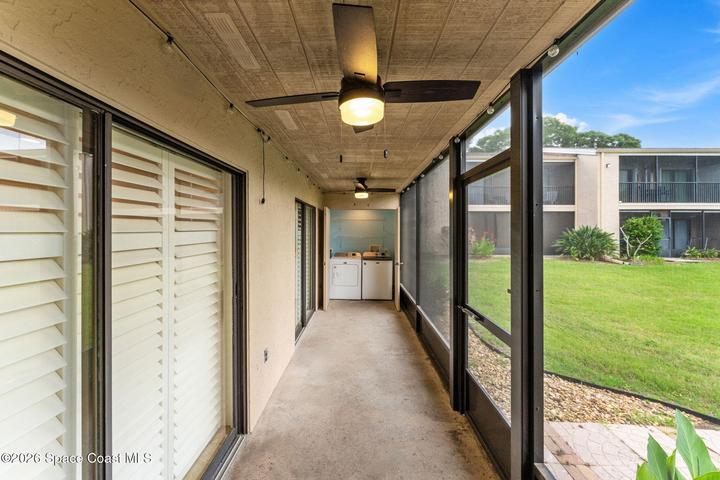 Screened patio with two ceiling fans