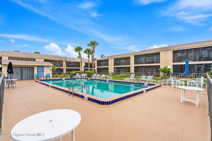 Photo showing the cabana at the end of the pool