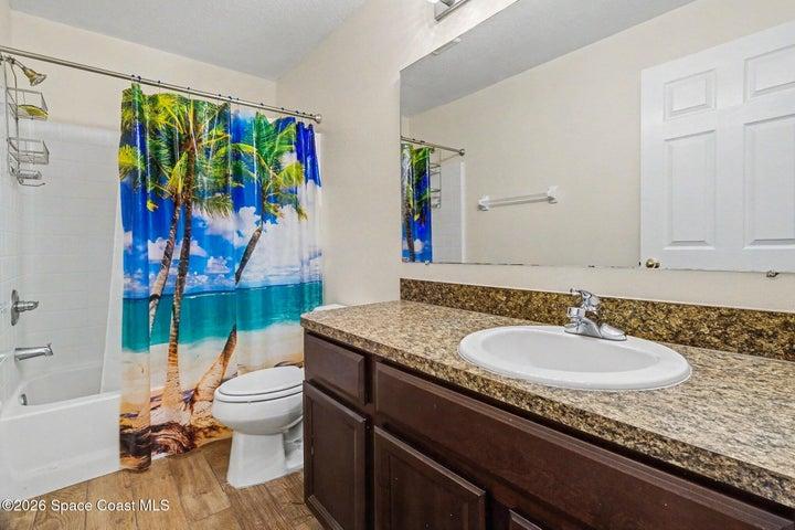 Hall Bathroom Upstairs