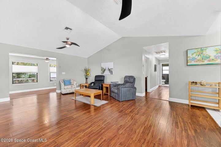 Overview Living Room