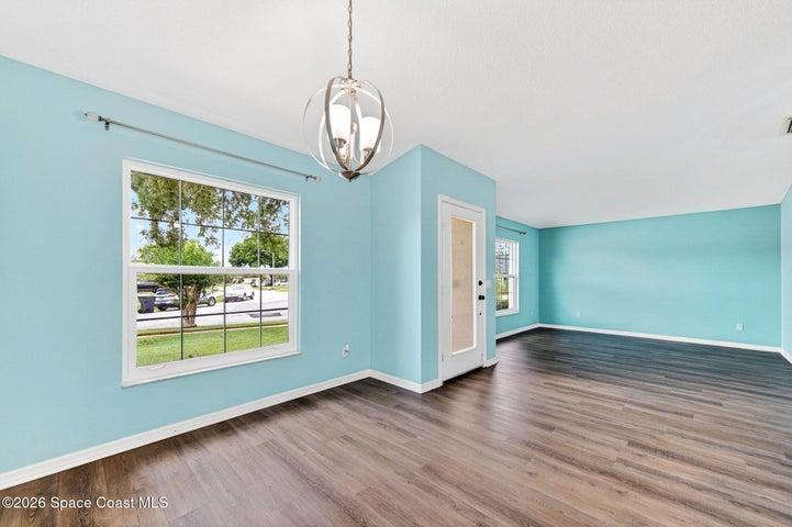 Large inviting space/ dining or office space