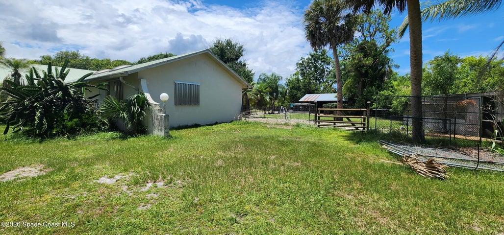 6870 Crepe Myrtle Drive, Grant, FL, 32949 photo 10