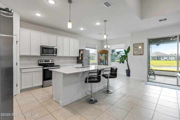 Kitchen and Breakfast Area