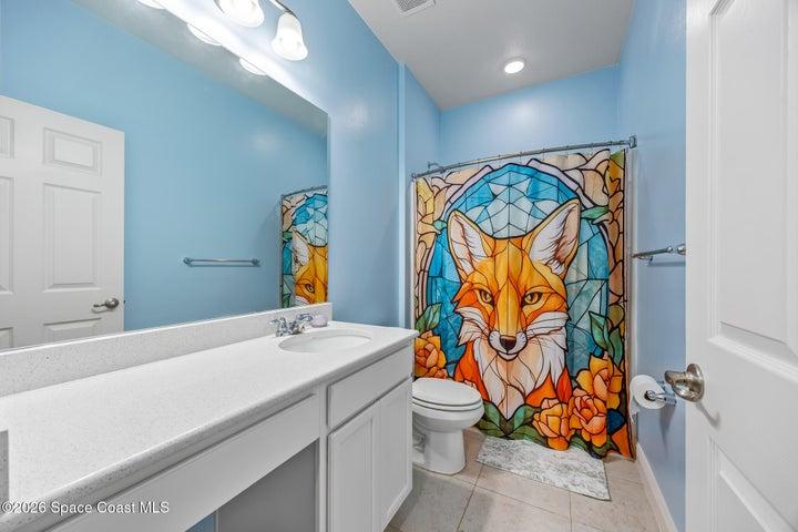 Full Bathroom 2