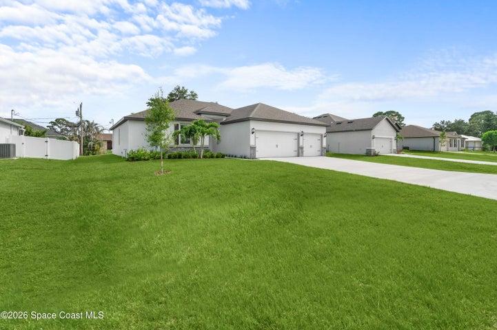 2102 De Groodt Road SW, Palm Bay