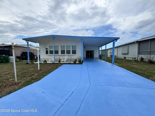 Exterior Front single carport double driveway