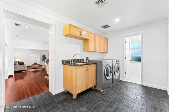 Large Laundry With Storage