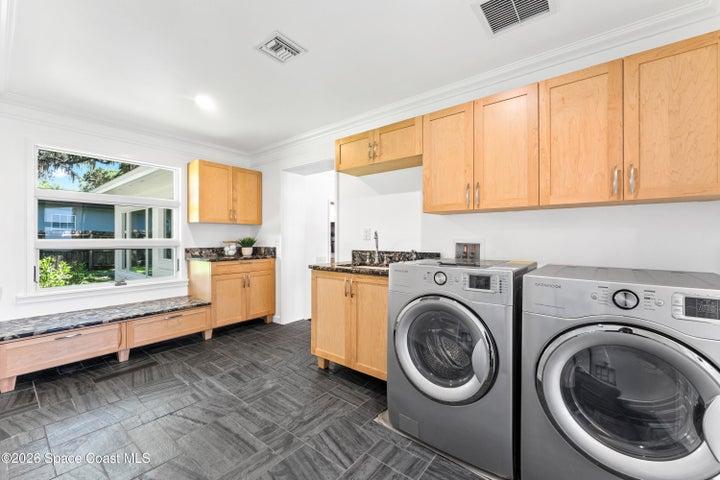 Large Laundry With Storage